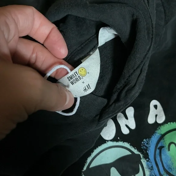 Kids H&M x Smiley World hoodie normal signs of wear 6x fits 5/6. - Picture 3 of 4